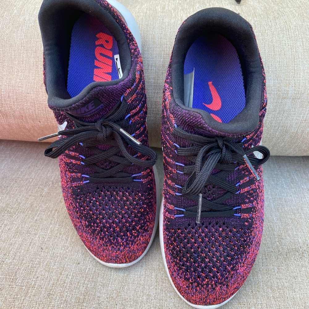 Nike - Picture 4 of 4